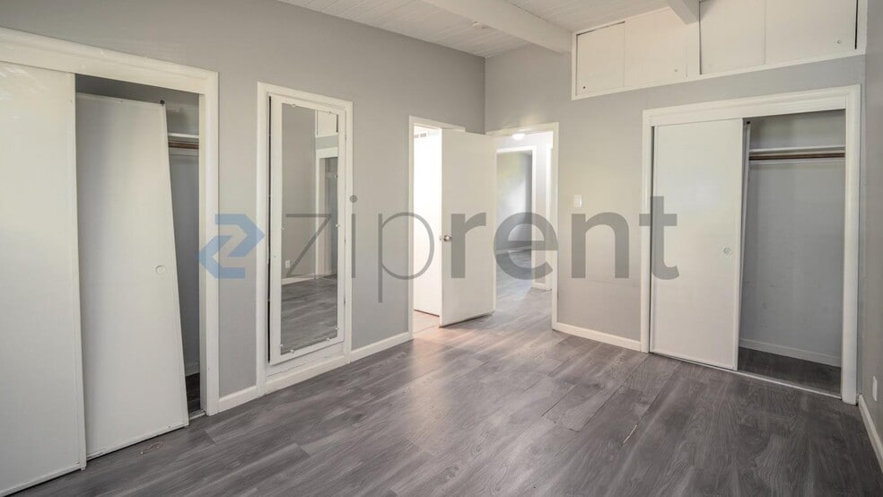 Building Photo - Unit