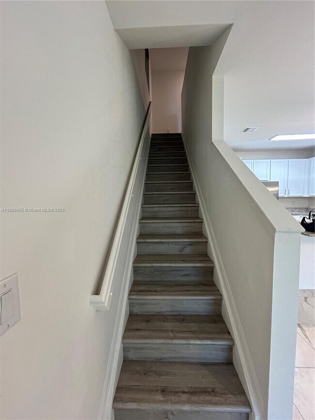 Building Photo - 4756 SW 63rd Ave