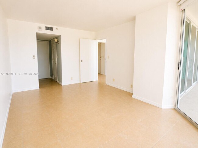 Building Photo - 7601 E Treasure Dr