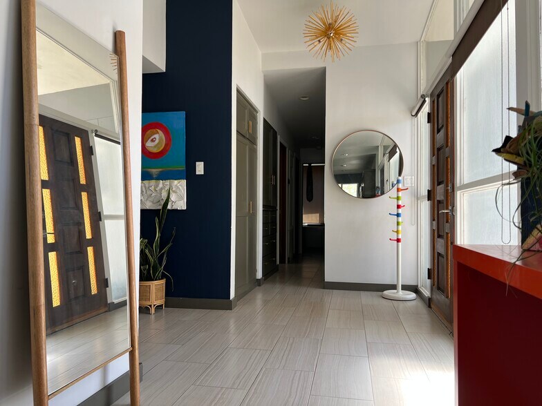 Building Photo - 5177 Carlingford Ave