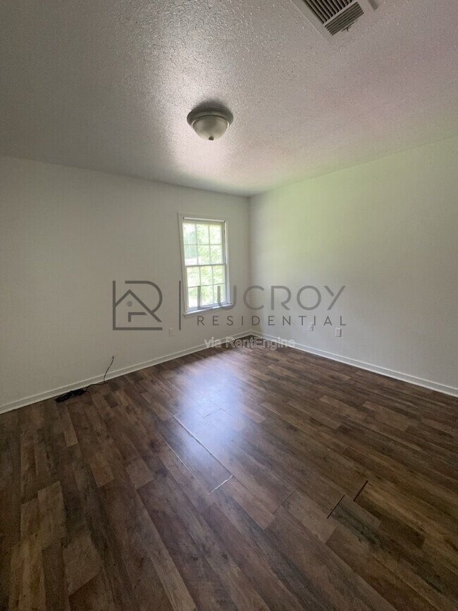 Building Photo - 2136 East Dr