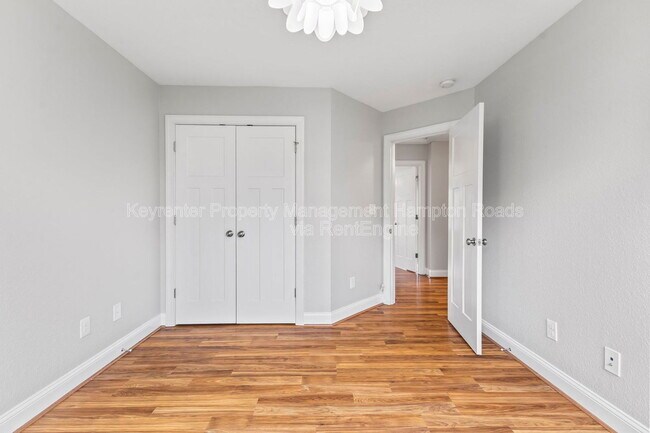 Building Photo - 611 Vero St