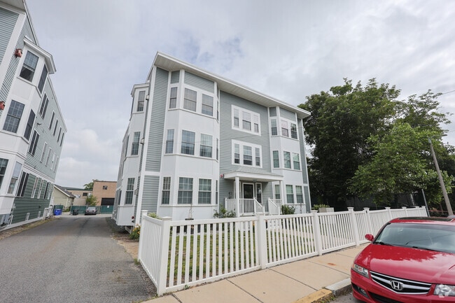 Building Photo - 16 Saco St