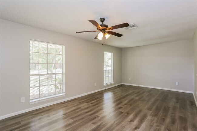 Building Photo - 10402 Sagetree Dr