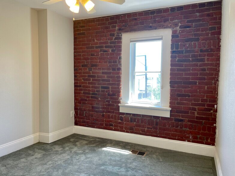 Building Photo - 3211 Zuni St