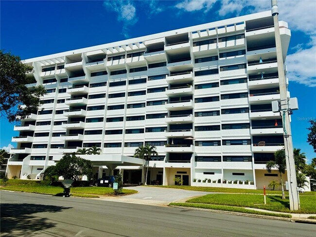 Building Photo - 30 Turner St
