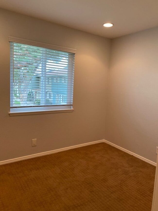Building Photo - **Coming Soon ** Spacious 4-Bedroom Townho...
