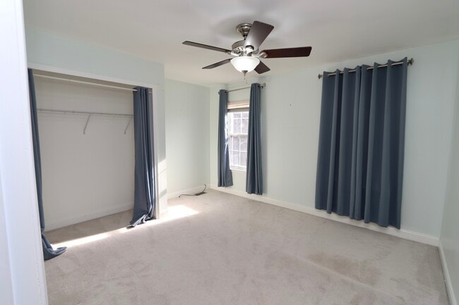 Building Photo - 2969 Columbia Dr