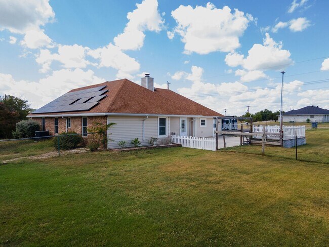 Building Photo - 122 CR - 4936