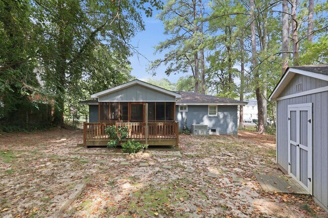 Building Photo - 3205 Crandon Ln
