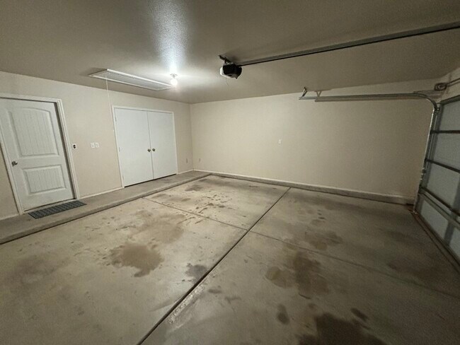 Building Photo - 3 bed 2 bath 2 car garage in Lone Star Trails!