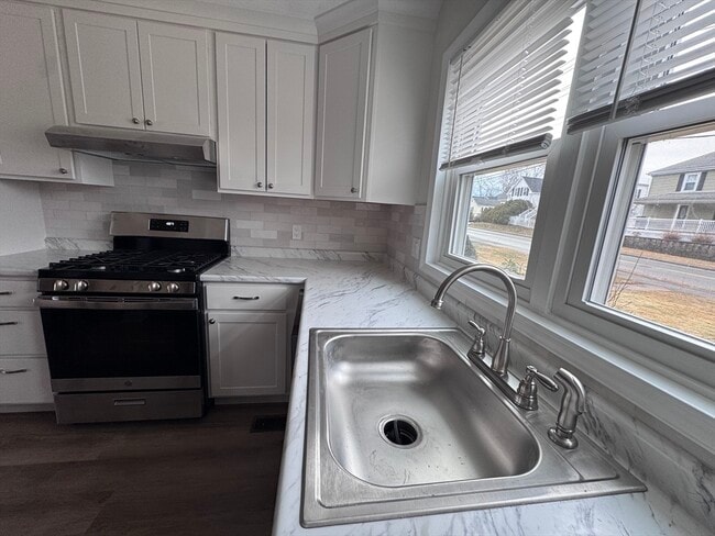 Building Photo - 168 Pine St