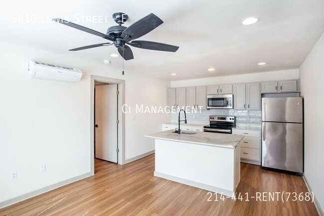 Building Photo - 5610 Lewis St