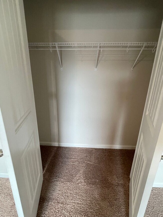 Building Photo - Charming 3-bedroom Single Family Home.