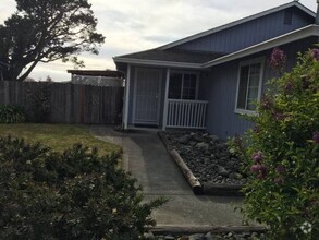 Building Photo - Lovely 3-Bedroom Duplex for Rent in McKinl...