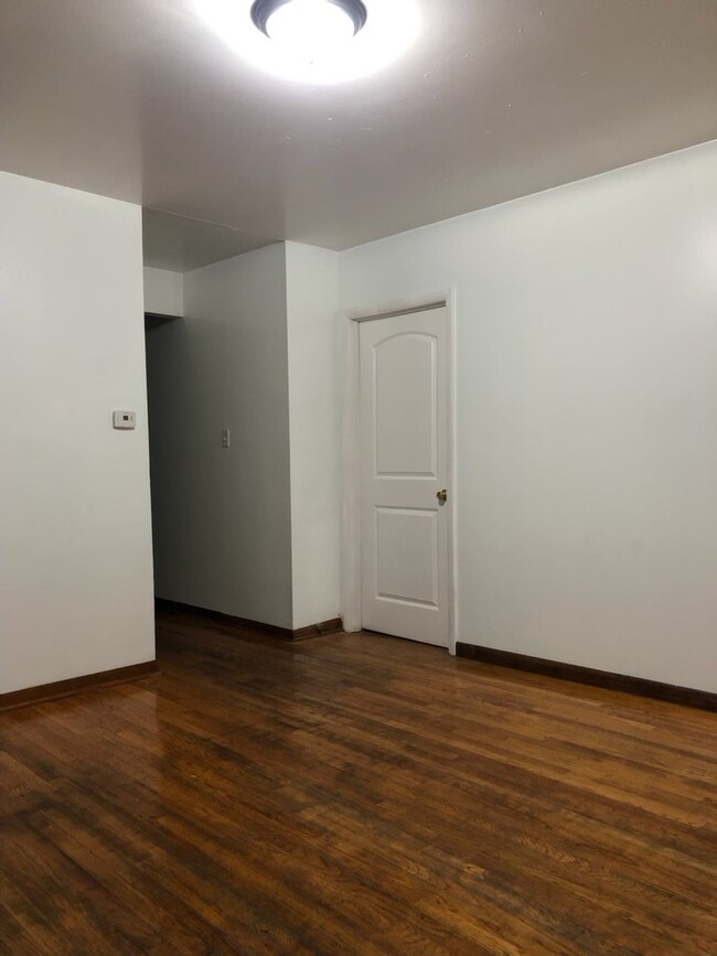 Building Photo - 3400 S Lituanica Ave