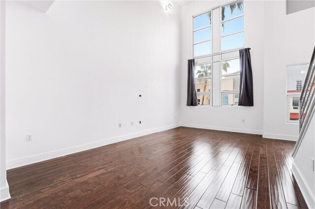 Building Photo - 911 E Santa Ana Blvd