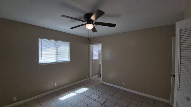 Building Photo - 7102 Glen Point Dr