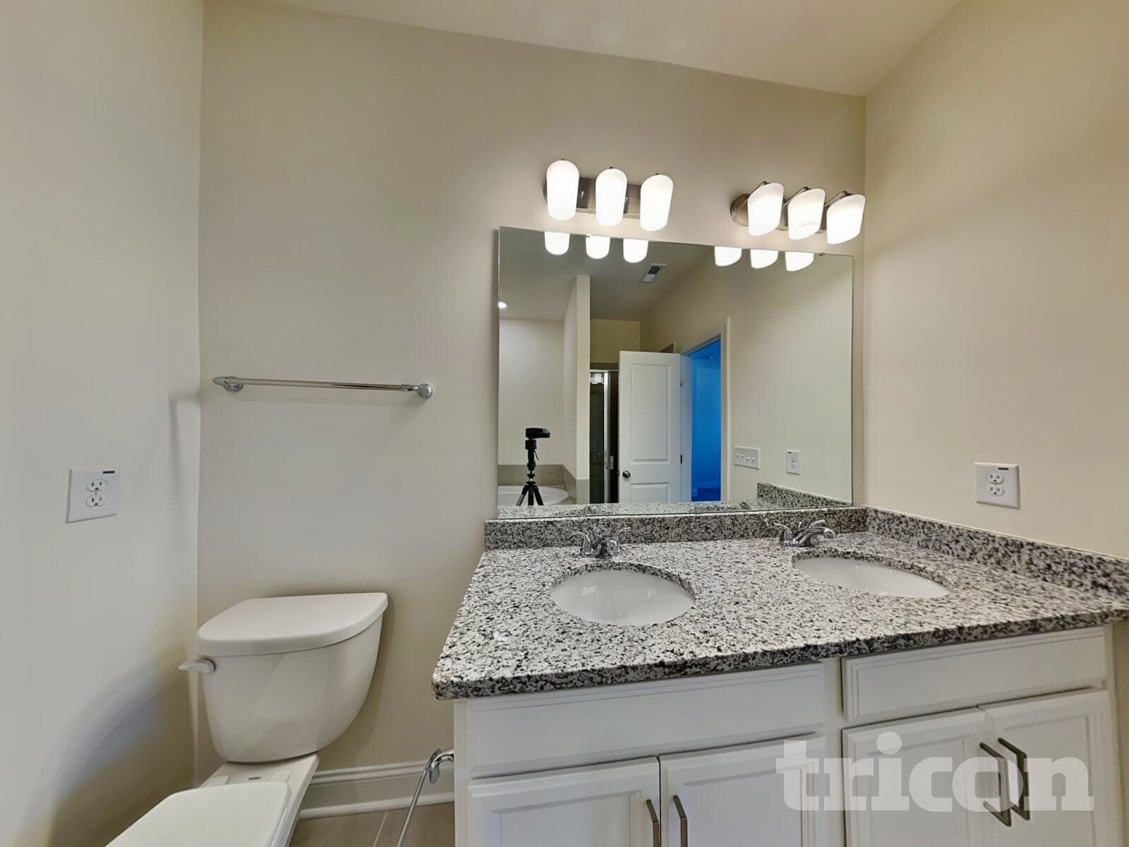 Building Photo - 402 Porterfield Dr