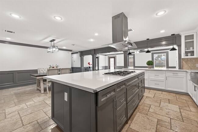 Building Photo - 10054 Cedardale Dr