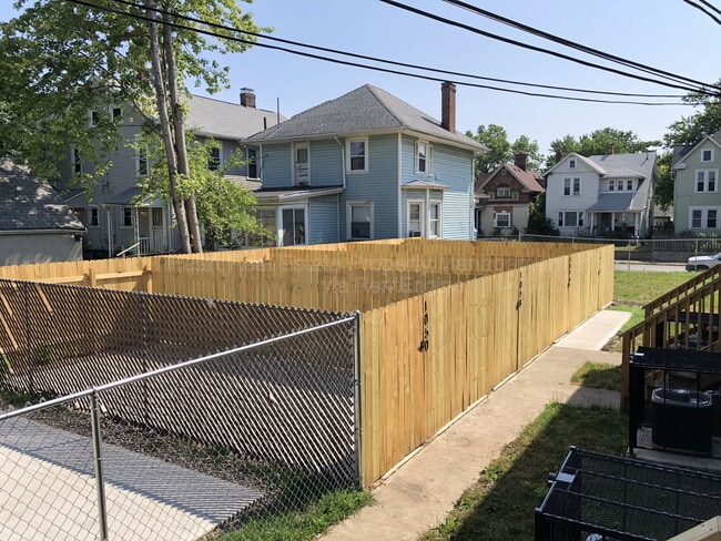 Building Photo - 1044 Sullivant Ave