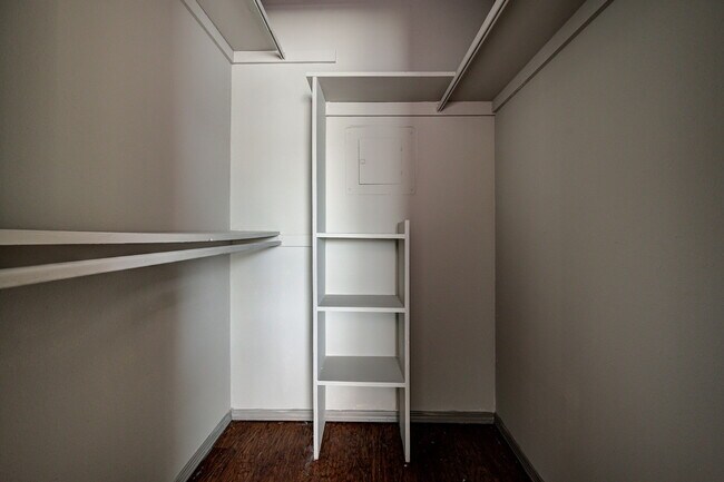 Building Photo - The Shelton Apartments