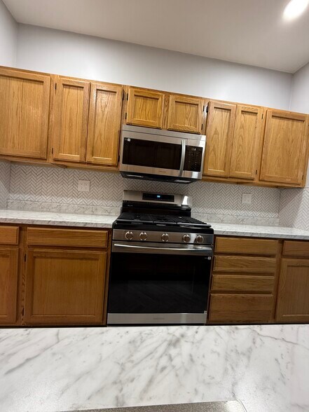 Building Photo - 982 Dumont Ave