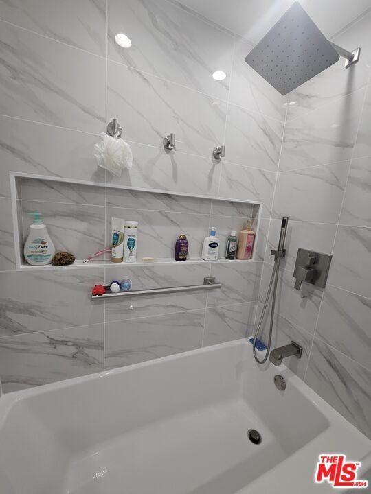 Building Photo - 2160 Century Pk E