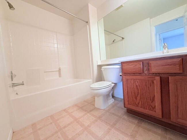 Building Photo - GREAT SUMMERLIN CONDO IN GATED COMMUNITY!!