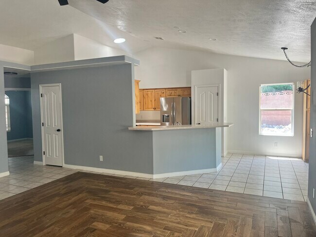 Building Photo - 119 E 710 S Cir