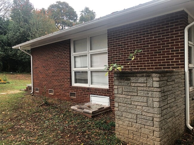 Building Photo - Dresden E - Westchester Duplex