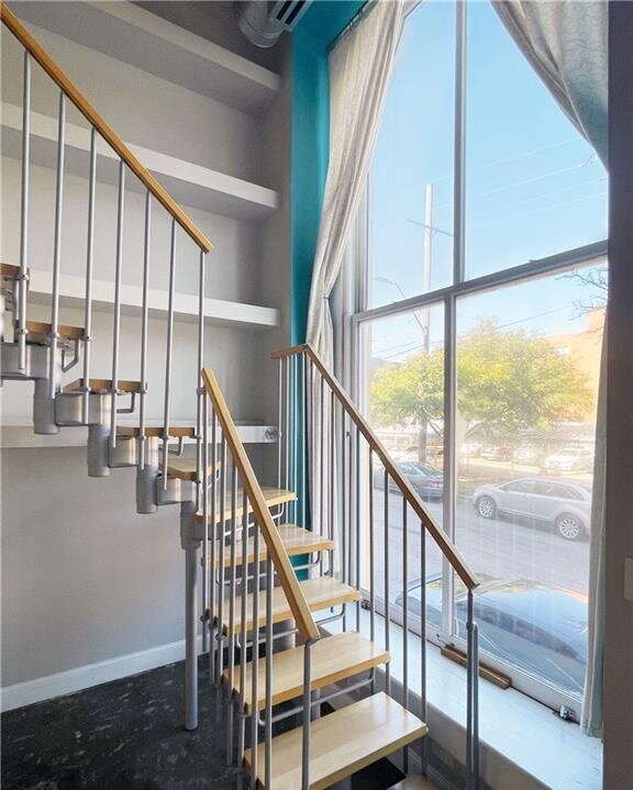 Building Photo - Bright & Spacious Unit with Natural Light