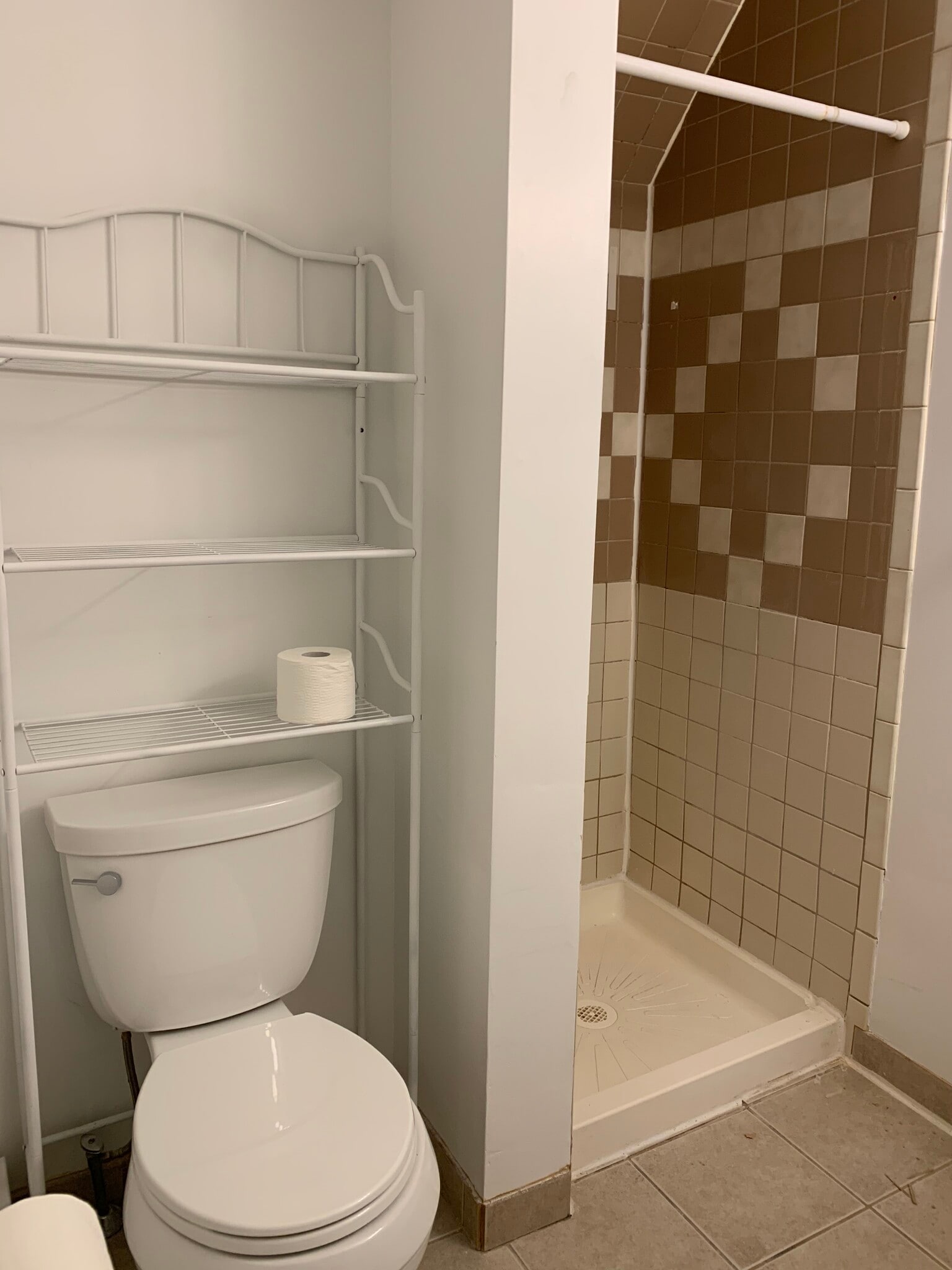 Building Photo - 325 Adrain St