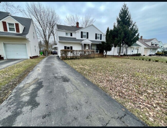 Primary Photo - 19909 Shakerwood Rd