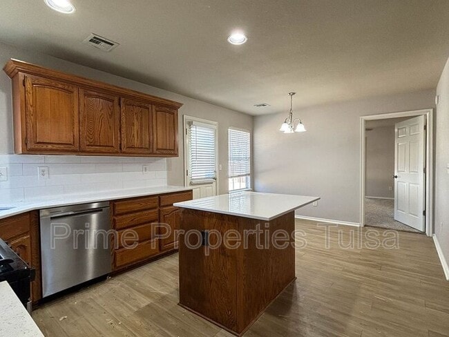 Building Photo - 10333 E 112th St S