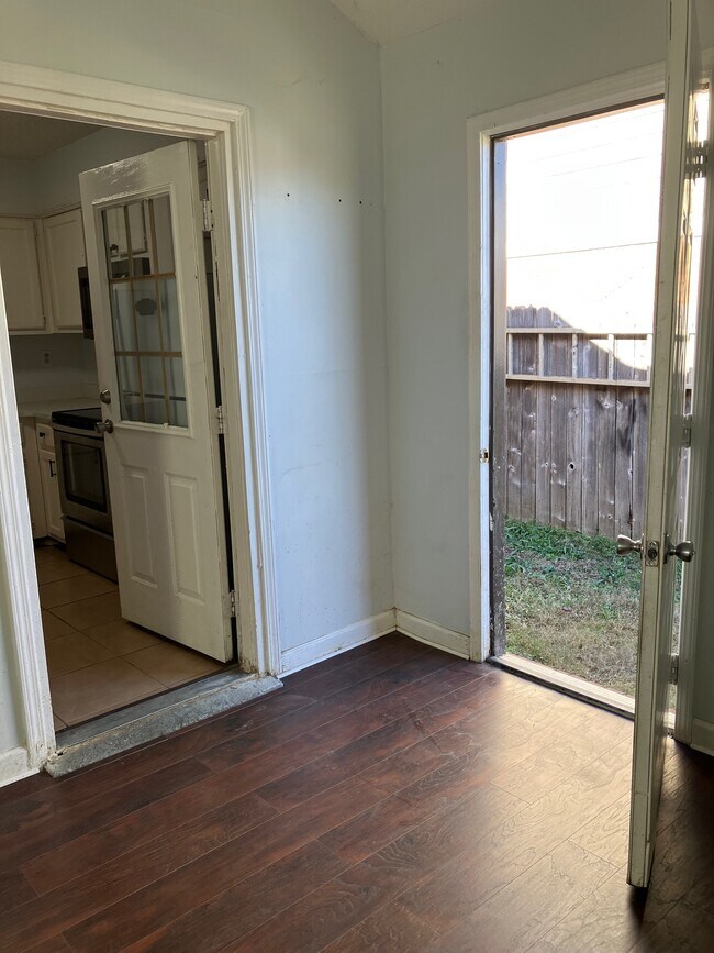 Building Photo - 7054 Foxhall Dr