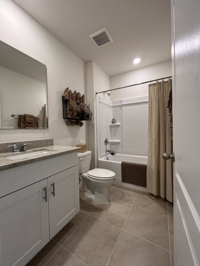 Building Photo - 2219 Lake Preserve Cir