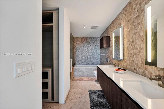 Building Photo - 88 SW 7th St