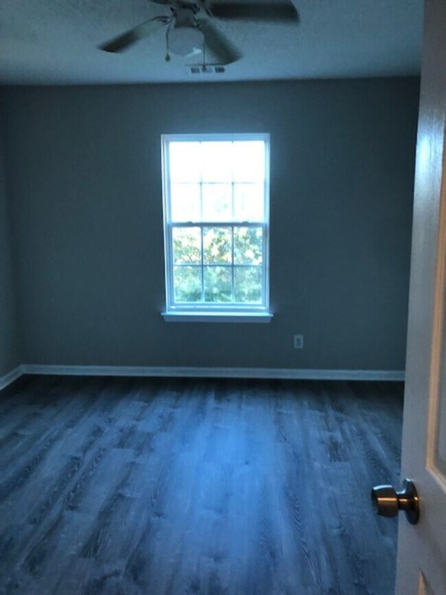 Building Photo - Nice home