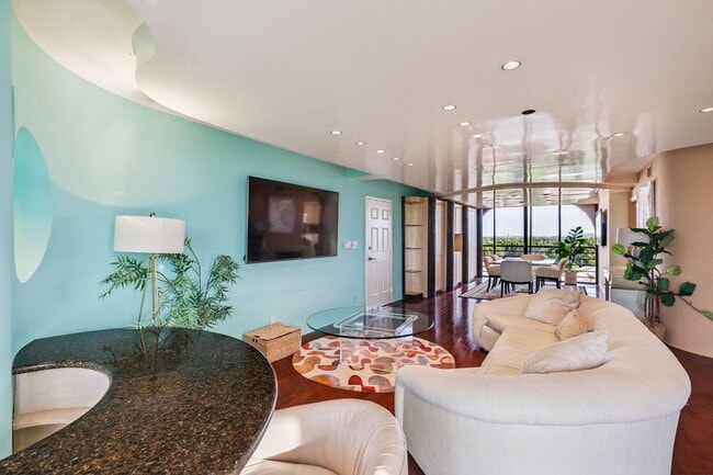 Building Photo - 7217 Promenade Dr