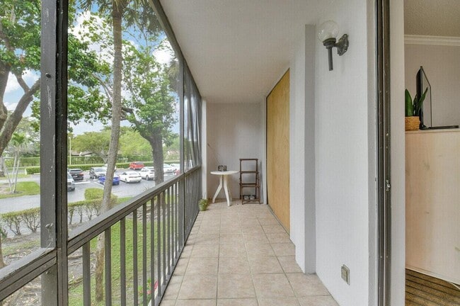 Building Photo - 5220 Las Verdes Cir