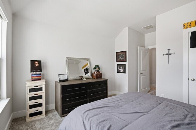 Building Photo - 4111 Olmsted Dr