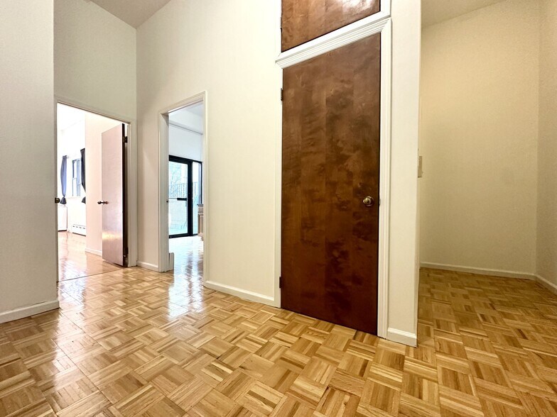 Building Photo - 306 W 106th St