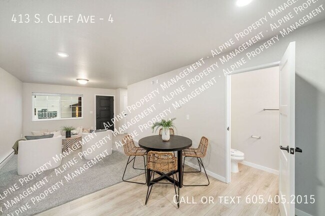 Building Photo - 413 S Cliff Ave
