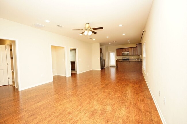 Building Photo - Central Niceville Location