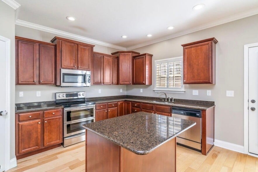 Building Photo - 2655 Berringer Station Ln