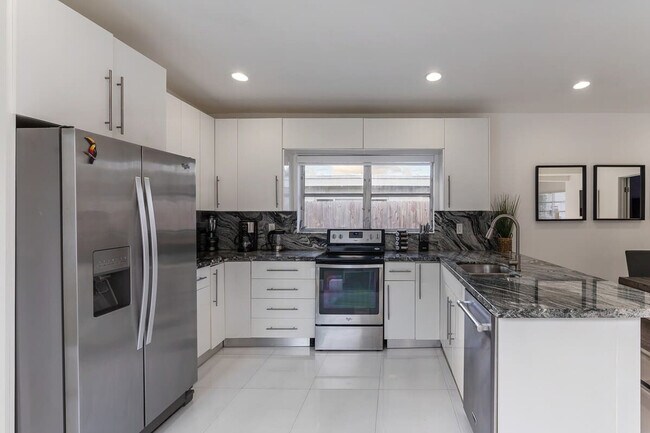 Building Photo - 20010 Highland Lakes Blvd