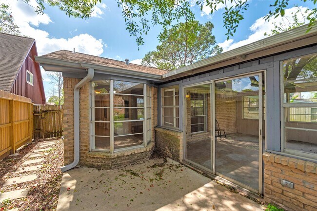 Building Photo - 807 Seacliff Dr