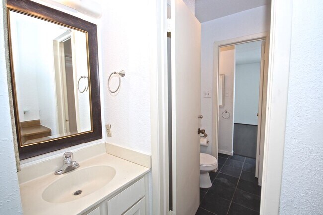 Building Photo - 6111 Beverly Hill St