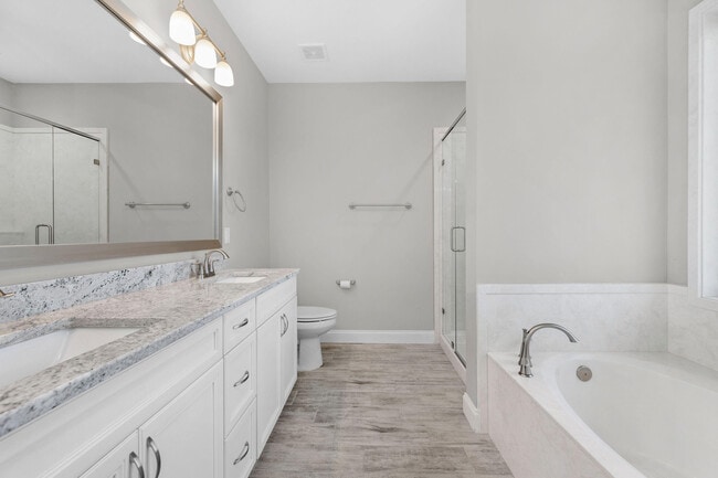 Building Photo - 702 Shady Ln Dr